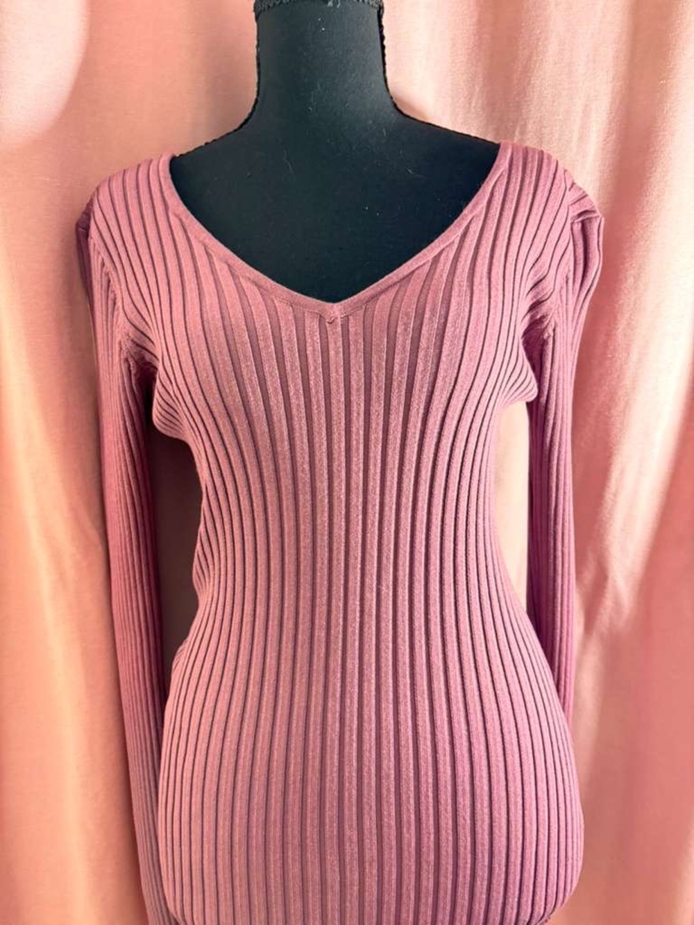 Ribbed V-Neck Sweater in Dusty Rose